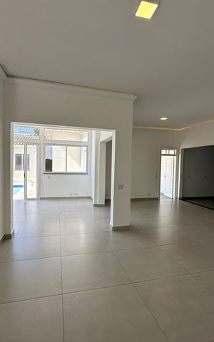 Casa à venda com 322m², 4 quartos e 4 vagas Casa à venda com 322m², 4 quartos e 4 vagasSala