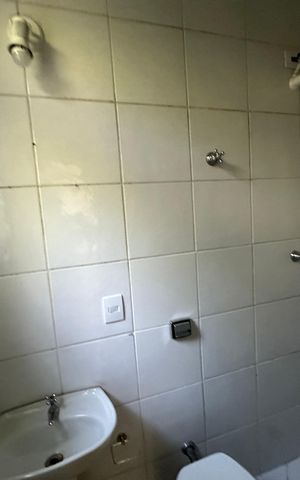 Casa à venda com 322m², 4 quartos e 4 vagas Casa à venda com 322m², 4 quartos e 4 vagasBanheiro de serviço