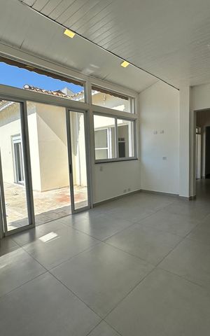 Casa à venda com 322m², 4 quartos e 4 vagas Casa à venda com 322m², 4 quartos e 4 vagasChurrasqueira