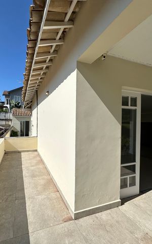 Casa à venda com 322m², 4 quartos e 4 vagas Casa à venda com 322m², 4 quartos e 4 vagasVaranda da Sala