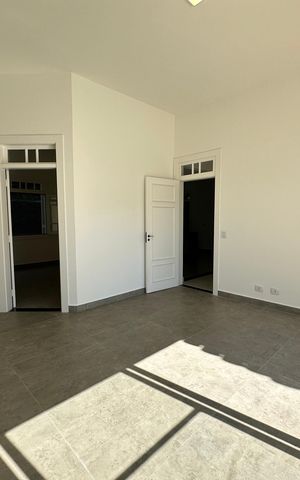 Casa à venda com 322m², 4 quartos e 4 vagas Casa à venda com 322m², 4 quartos e 4 vagasSala de TV
