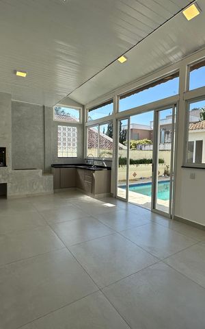 Casa à venda com 322m², 4 quartos e 4 vagas Casa à venda com 322m², 4 quartos e 4 vagasChurrasqueira