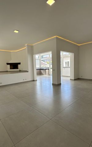 Casa à venda com 322m², 4 quartos e 4 vagas Casa à venda com 322m², 4 quartos e 4 vagasSala