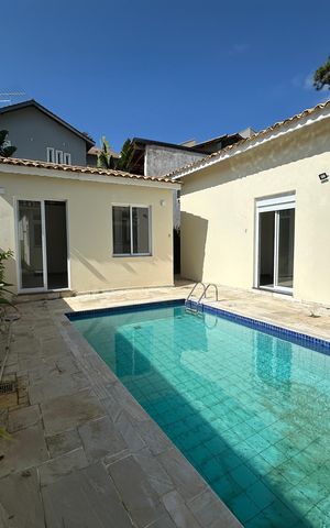 Casa à venda com 322m², 4 quartos e 4 vagas Casa à venda com 322m², 4 quartos e 4 vagasPiscina