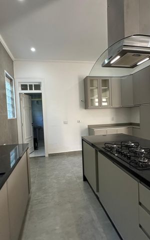 Casa à venda com 322m², 4 quartos e 4 vagas Casa à venda com 322m², 4 quartos e 4 vagasCozinha