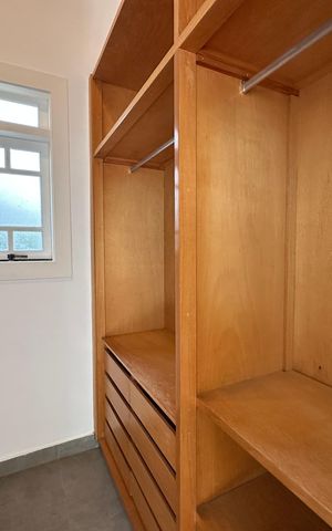 Casa à venda com 322m², 4 quartos e 4 vagas Casa à venda com 322m², 4 quartos e 4 vagasCloset da suíte 2