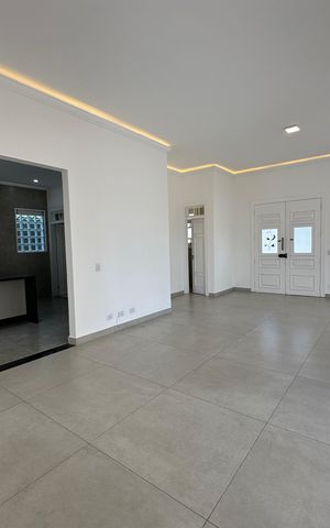 Casa à venda com 322m², 4 quartos e 4 vagas Casa à venda com 322m², 4 quartos e 4 vagasSala