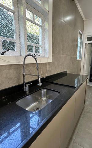 Casa à venda com 322m², 4 quartos e 4 vagas Casa à venda com 322m², 4 quartos e 4 vagasCozinha