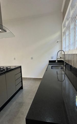 Casa à venda com 322m², 4 quartos e 4 vagas Casa à venda com 322m², 4 quartos e 4 vagasCozinha