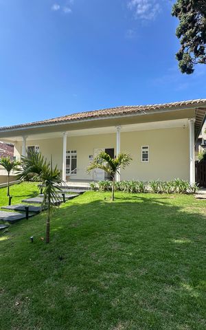 Casa à venda com 322m², 4 quartos e 4 vagas Casa à venda com 322m², 4 quartos e 4 vagasFachada