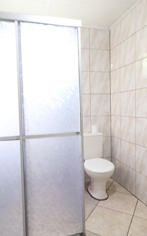 Casa à venda com 60m², 1 quarto e 2 vagasBanheiro