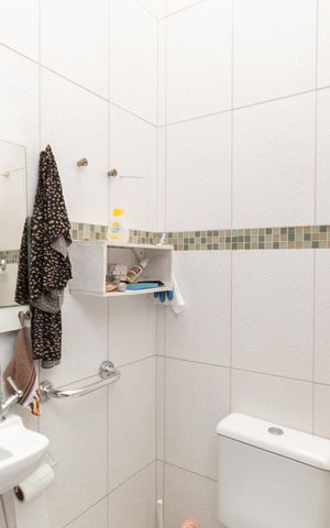 Casa à venda com 136m², 3 quartos e 4 vagas Casa à venda com 136m², 3 quartos e 4 vagasBanheiro da Suíte 2