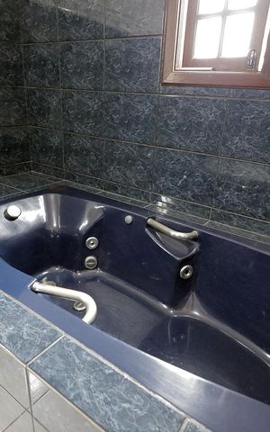 Casa à venda com 254m², 3 quartos e 6 vagas Casa à venda com 254m², 3 quartos e 6 vagasBanheiro Suíte