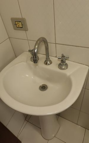 Casa para alugar com 85m², 2 quartos e 2 vagasBanheiro da Suíte 1 - Pia