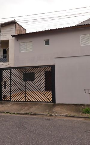 Casa para alugar com 85m², 2 quartos e 2 vagasFachada