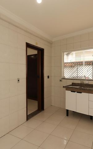 Casa para alugar com 85m², 2 quartos e 2 vagasCozinha