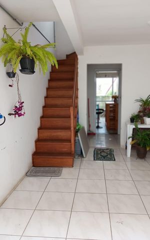 Casa à venda com 50m², 3 quartos e 1 vaga Casa à venda com 50m², 3 quartos e 1 vagaSala