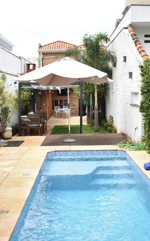 Casa à venda com 200m², 3 quartos e 2 vagasPiscina