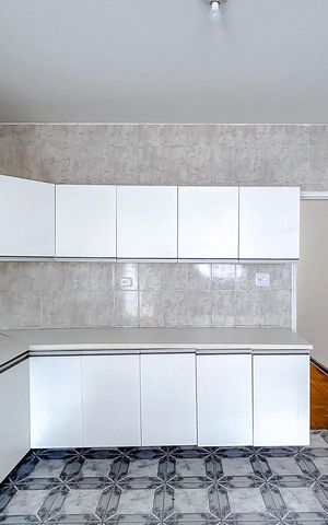 Casa à venda com 121m², 3 quartos e 1 vagaCozinha - Armários