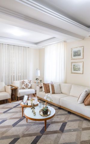 Casa à venda com 300m², 6 quartos e 6 vagas Casa à venda com 300m², 6 quartos e 6 vagasSala