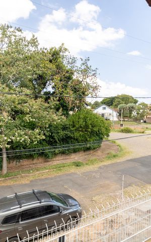 Casa à venda com 300m², 6 quartos e 6 vagas Casa à venda com 300m², 6 quartos e 6 vagasVista da Sacada