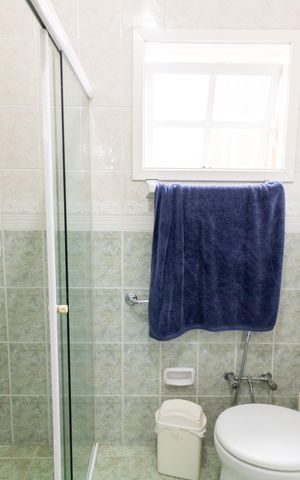 Casa à venda com 300m², 6 quartos e 6 vagas Casa à venda com 300m², 6 quartos e 6 vagasBanheiro 2