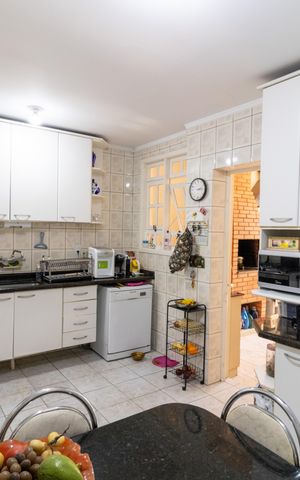 Casa à venda com 300m², 6 quartos e 6 vagas Casa à venda com 300m², 6 quartos e 6 vagasCozinha