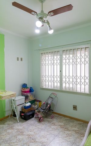 Casa à venda com 300m², 6 quartos e 6 vagas Casa à venda com 300m², 6 quartos e 6 vagasQuarto 1