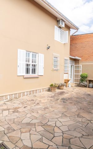 Casa à venda com 300m², 6 quartos e 6 vagas Casa à venda com 300m², 6 quartos e 6 vagasQuintal