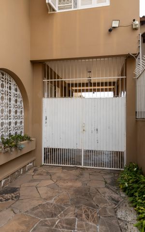 Casa à venda com 300m², 6 quartos e 6 vagas Casa à venda com 300m², 6 quartos e 6 vagasGaragem