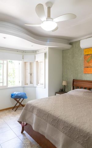 Casa à venda com 300m², 6 quartos e 6 vagas Casa à venda com 300m², 6 quartos e 6 vagasSuíte 2