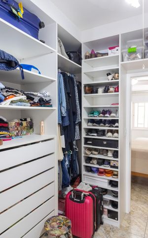 Casa à venda com 300m², 6 quartos e 6 vagas Casa à venda com 300m², 6 quartos e 6 vagasCloset da suíte 2