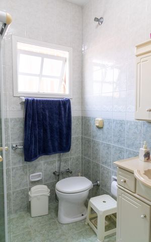 Casa à venda com 300m², 6 quartos e 6 vagas Casa à venda com 300m², 6 quartos e 6 vagasBanheiro 2