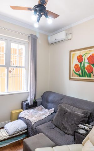 Casa à venda com 300m², 6 quartos e 6 vagas Casa à venda com 300m², 6 quartos e 6 vagasSala de TV