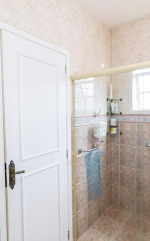 Casa à venda com 300m², 6 quartos e 6 vagas Casa à venda com 300m², 6 quartos e 6 vagasBanheiro da Suíte 2