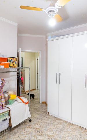 Casa à venda com 300m², 6 quartos e 6 vagas Casa à venda com 300m², 6 quartos e 6 vagasQuarto 2