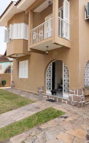 Casa à venda com 300m², 6 quartos e 6 vagas Casa à venda com 300m², 6 quartos e 6 vagasFachada