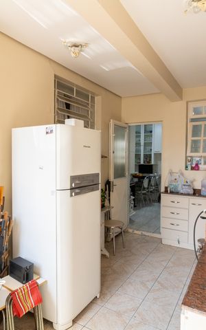 Casa à venda com 300m², 6 quartos e 6 vagas Casa à venda com 300m², 6 quartos e 6 vagasChurrasqueira