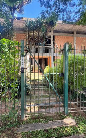 Casa à venda com 875m², 4 quartos e 4 vagas Casa à venda com 875m², 4 quartos e 4 vagasPortão de entrada