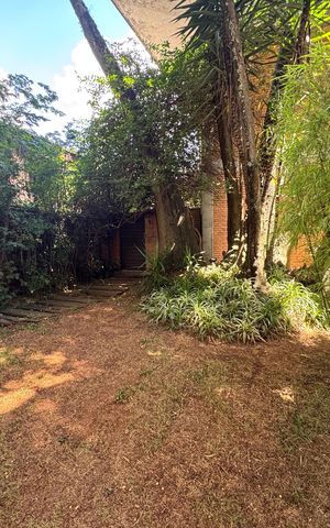 Casa à venda com 875m², 4 quartos e 4 vagas Casa à venda com 875m², 4 quartos e 4 vagasQuintal entrada