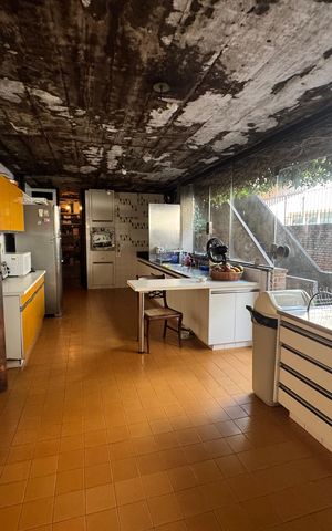 Casa à venda com 875m², 4 quartos e 4 vagas Casa à venda com 875m², 4 quartos e 4 vagasCozinha