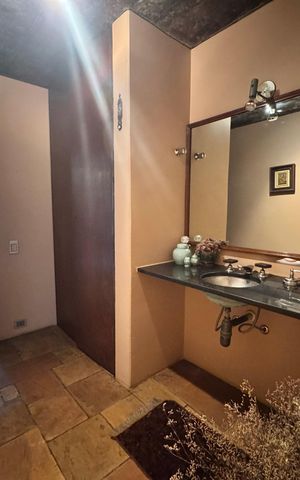 Casa à venda com 875m², 4 quartos e 4 vagas Casa à venda com 875m², 4 quartos e 4 vagasLavabo
