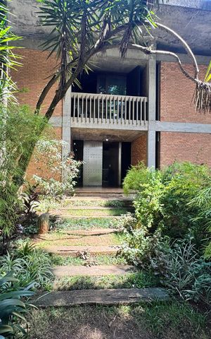 Casa à venda com 875m², 4 quartos e 4 vagas Casa à venda com 875m², 4 quartos e 4 vagasEntrada Externa