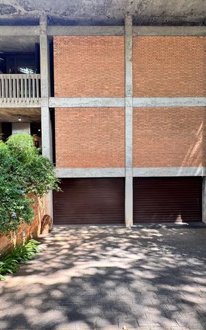 Casa à venda com 875m², 4 quartos e 4 vagas Casa à venda com 875m², 4 quartos e 4 vagasGaragem