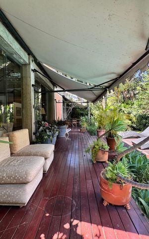 Casa à venda com 875m², 4 quartos e 4 vagas Casa à venda com 875m², 4 quartos e 4 vagasDeck