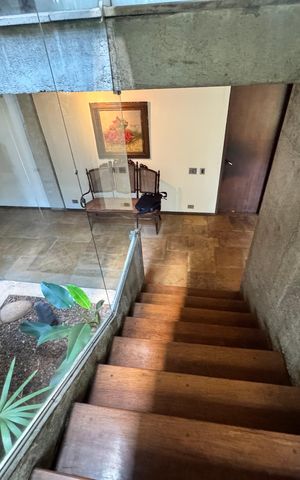 Casa à venda com 875m², 4 quartos e 4 vagas Casa à venda com 875m², 4 quartos e 4 vagasEscada Terreo