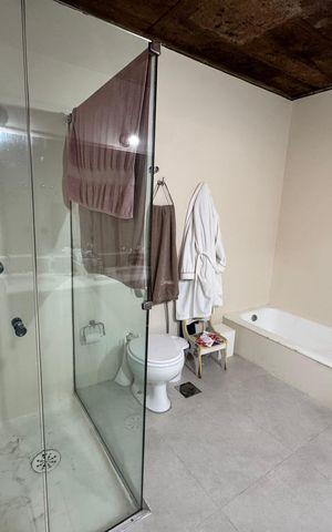 Casa à venda com 875m², 4 quartos e 4 vagas Casa à venda com 875m², 4 quartos e 4 vagasBanheiro suíte amaricana