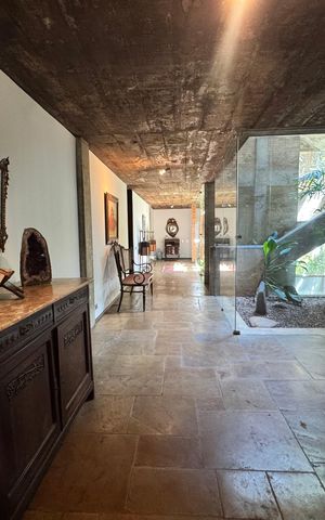 Casa à venda com 875m², 4 quartos e 4 vagas Casa à venda com 875m², 4 quartos e 4 vagasEntrada parte interna