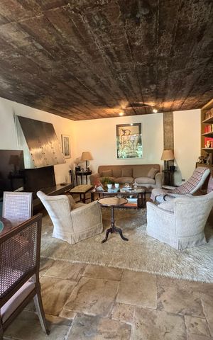 Casa à venda com 875m², 4 quartos e 4 vagas Casa à venda com 875m², 4 quartos e 4 vagasSala de leitura