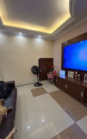 Casa à venda com 200m², 3 quartos e 3 vagas Casa à venda com 200m², 3 quartos e 3 vagasSala